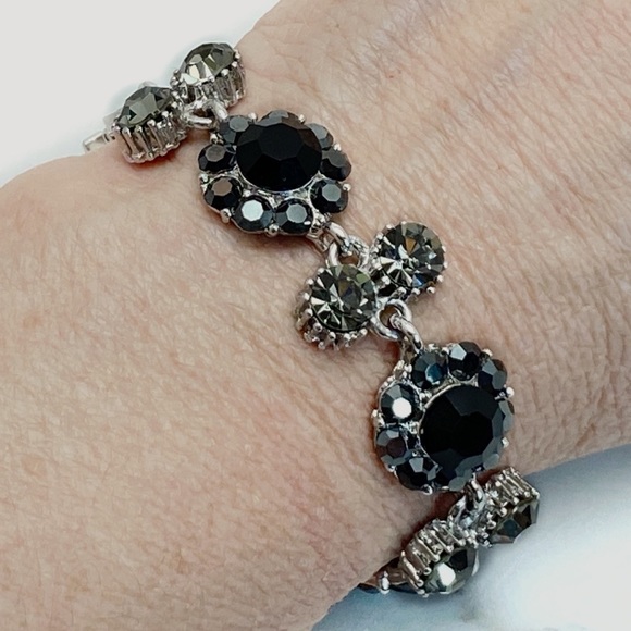 Eye Catching Black Swarovski Crystal Bracelet - Picture 2 of 6